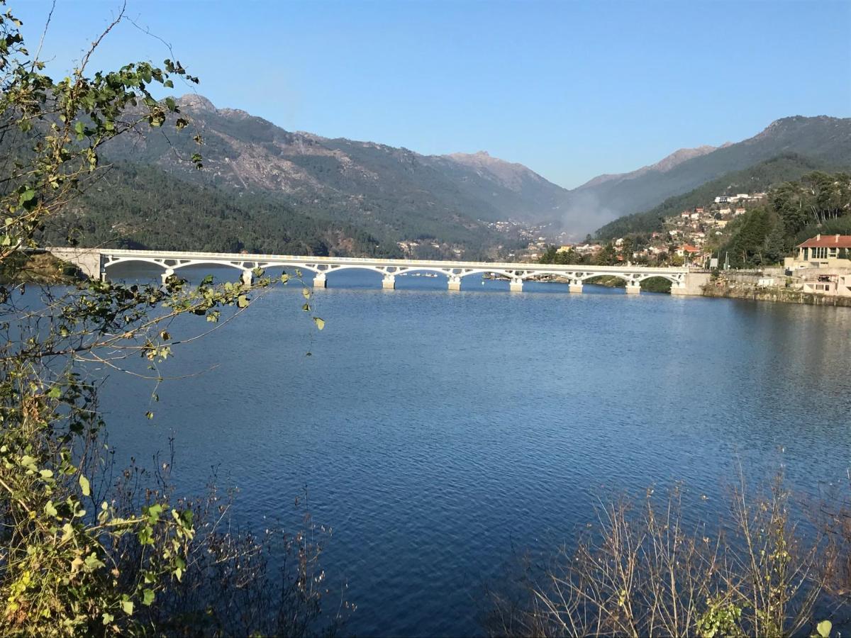 Casa de Casarelhos - T3 - Lareira com recuperador de calor para aquecimento - Vistas rio - Gerês Exterior foto