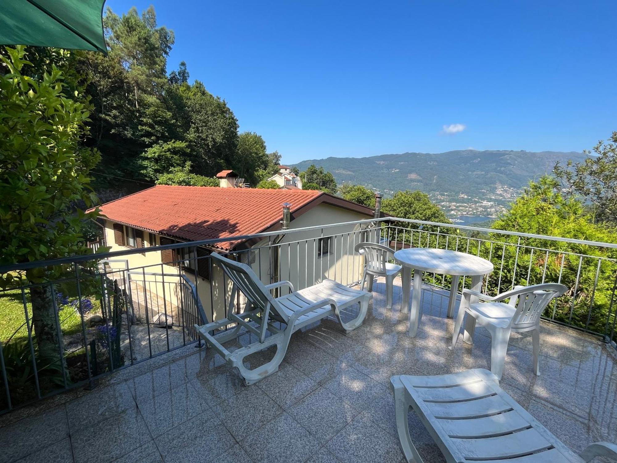 Casa de Casarelhos - T3 - Lareira com recuperador de calor para aquecimento - Vistas rio - Gerês Exterior foto