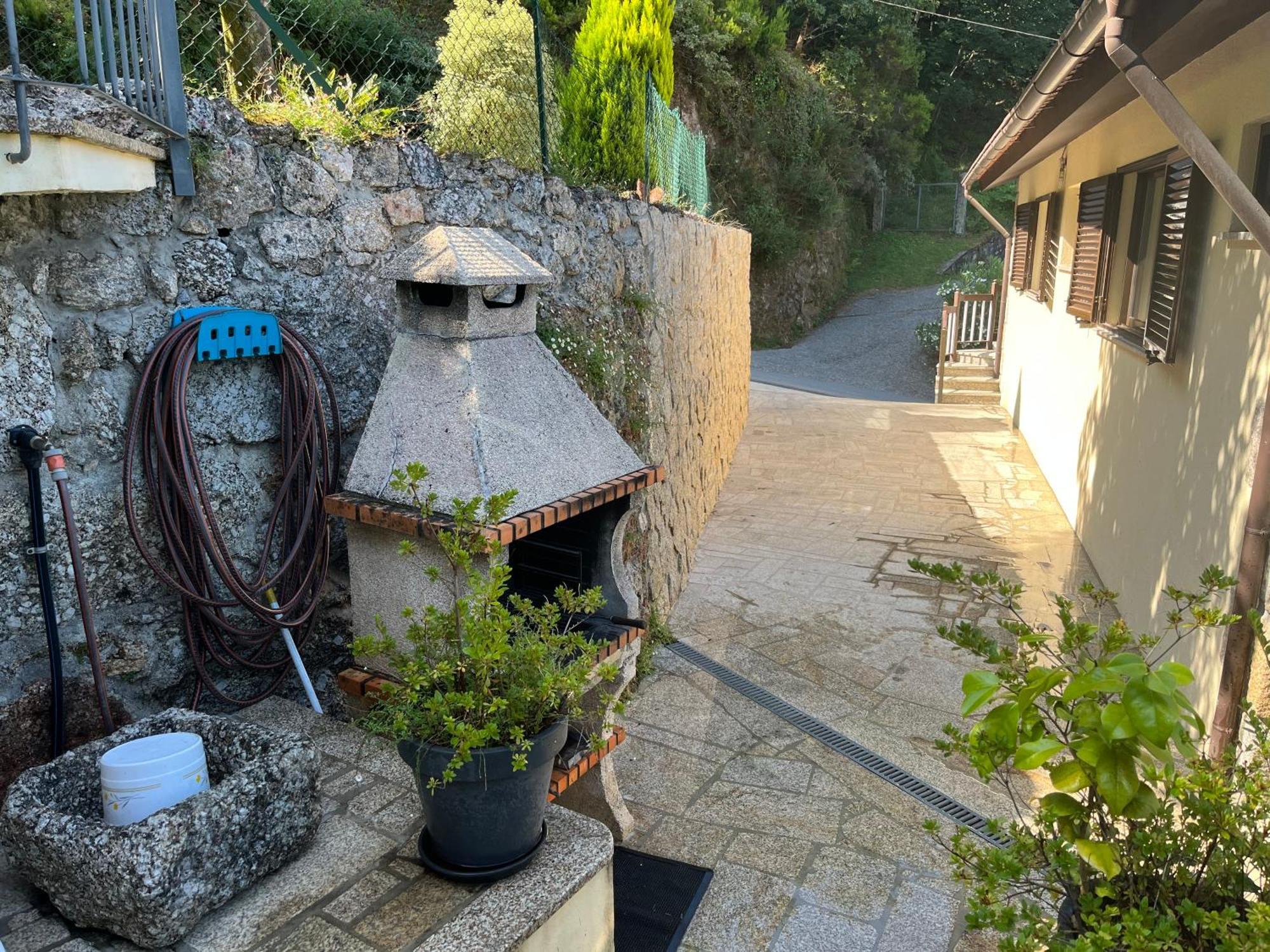 Casa de Casarelhos - T3 - Lareira com recuperador de calor para aquecimento - Vistas rio - Gerês Exterior foto