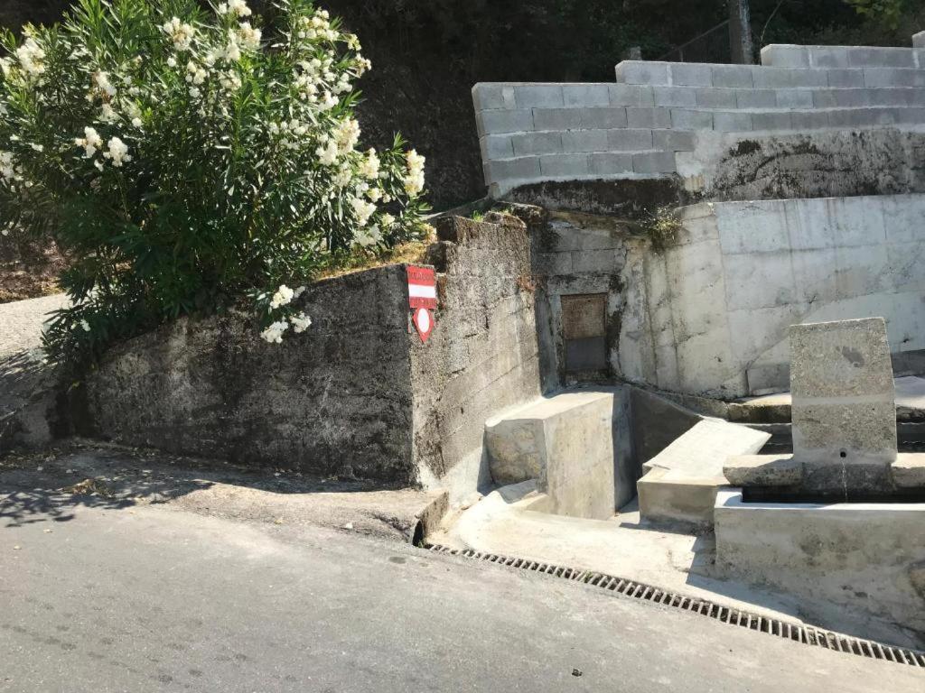 Casa de Casarelhos - T3 - Lareira com recuperador de calor para aquecimento - Vistas rio - Gerês Exterior foto