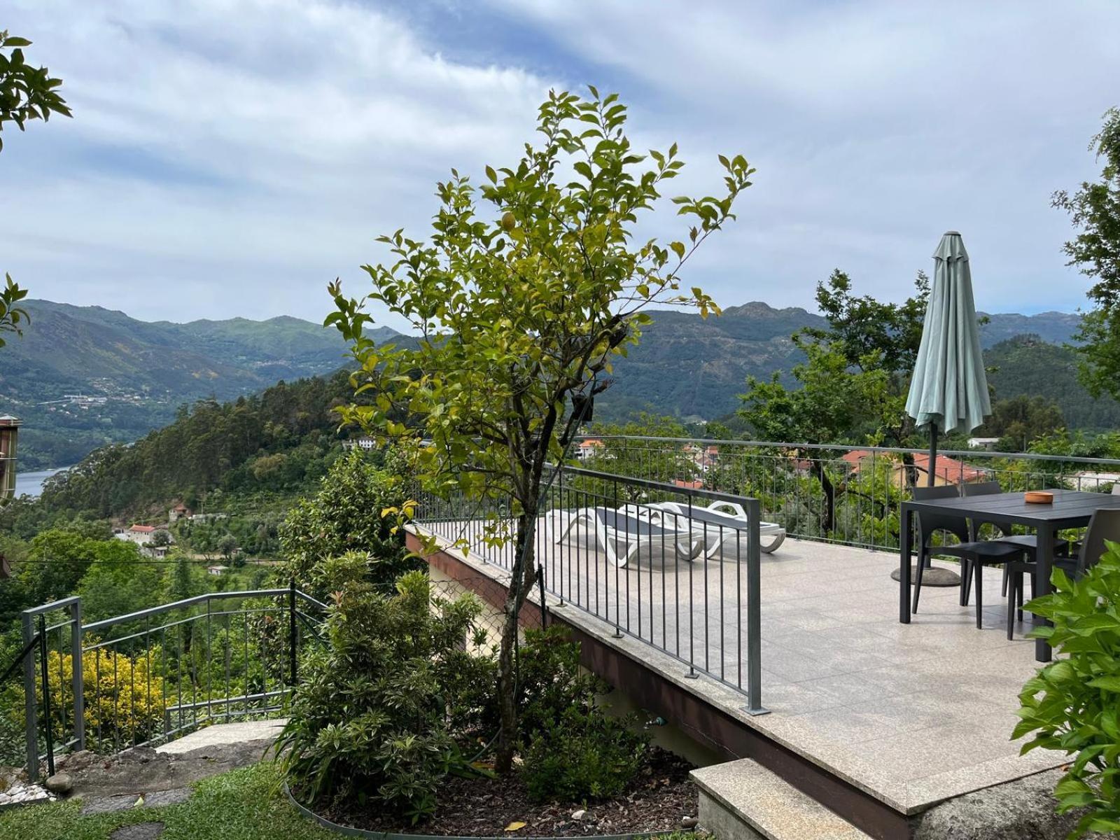 Casa de Casarelhos - T3 - Lareira com recuperador de calor para aquecimento - Vistas rio - Gerês Exterior foto