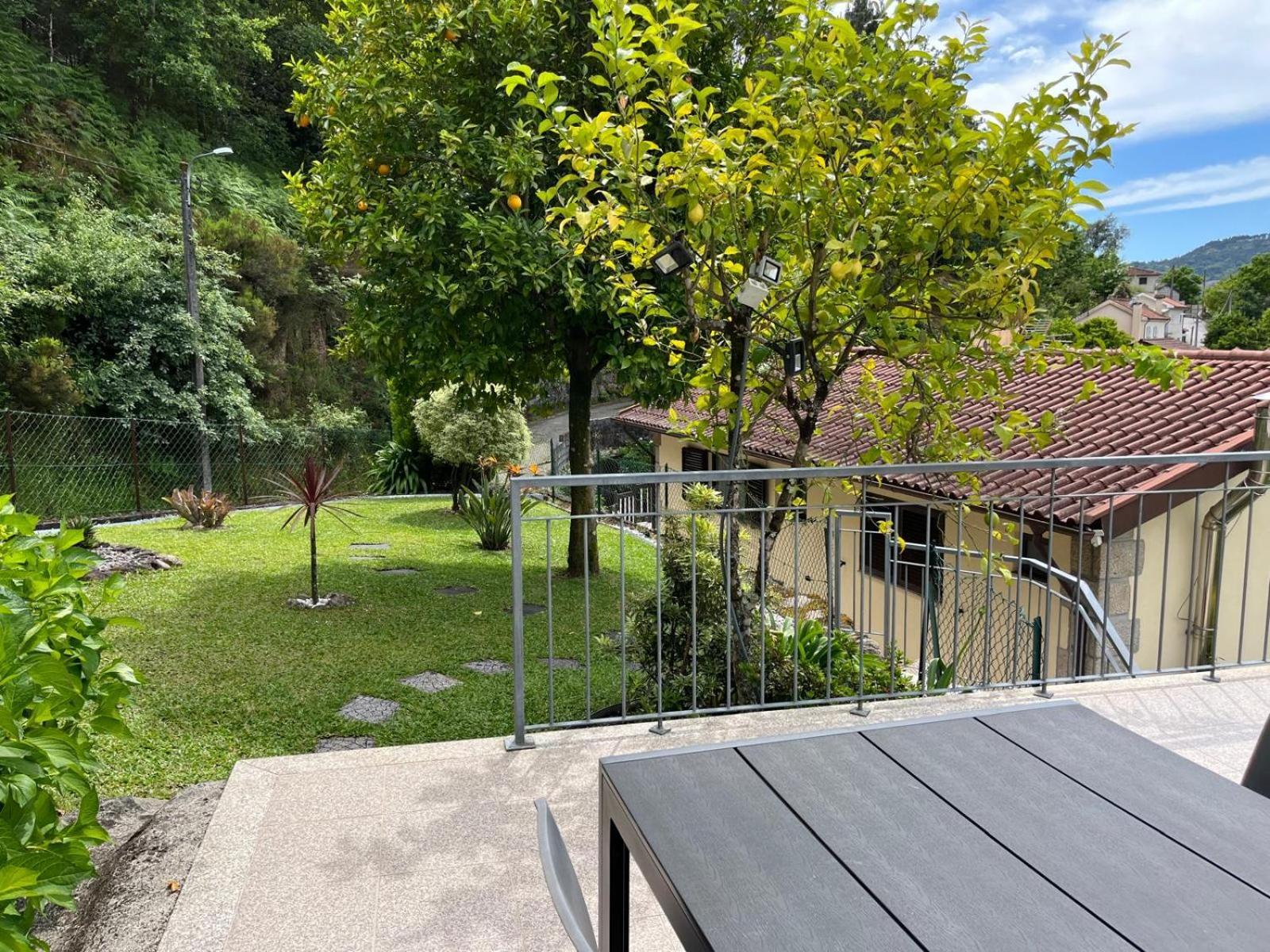 Casa de Casarelhos - T3 - Lareira com recuperador de calor para aquecimento - Vistas rio - Gerês Exterior foto