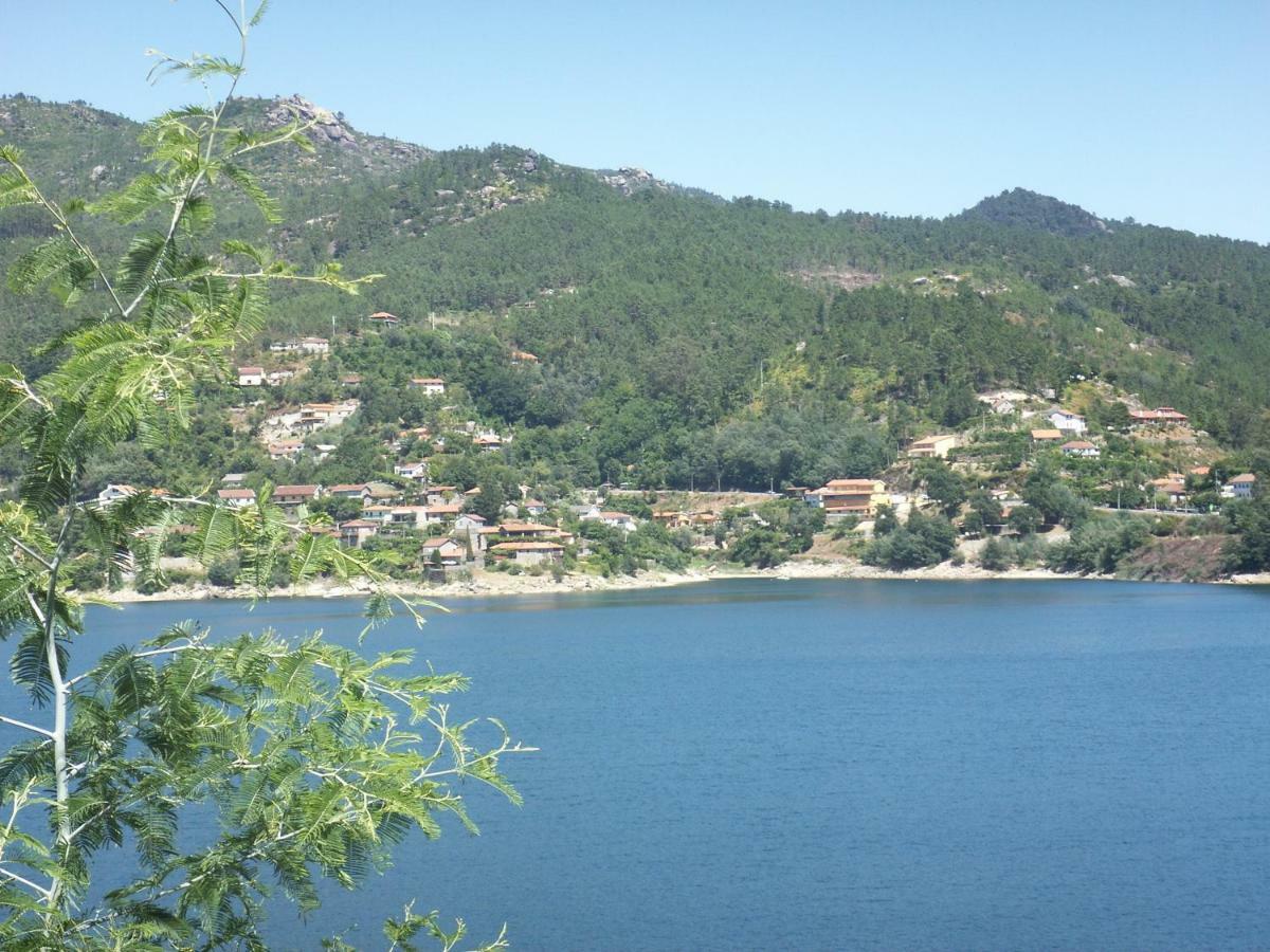 Casa de Casarelhos - T3 - Lareira com recuperador de calor para aquecimento - Vistas rio - Gerês Exterior foto