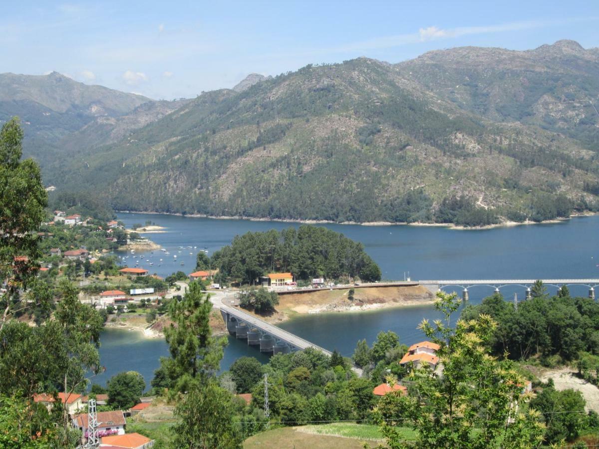 Casa de Casarelhos - T3 - Lareira com recuperador de calor para aquecimento - Vistas rio - Gerês Exterior foto