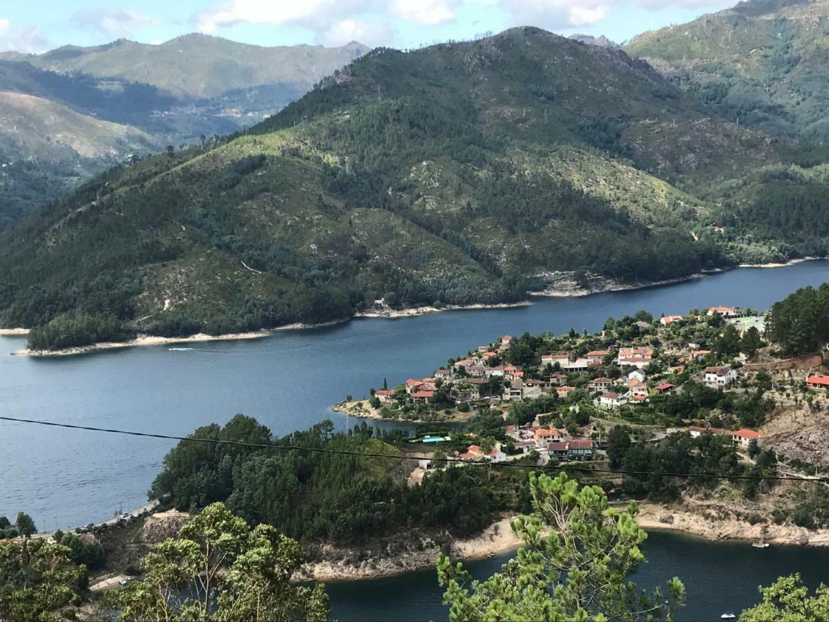Casa de Casarelhos - T3 - Lareira com recuperador de calor para aquecimento - Vistas rio - Gerês Exterior foto