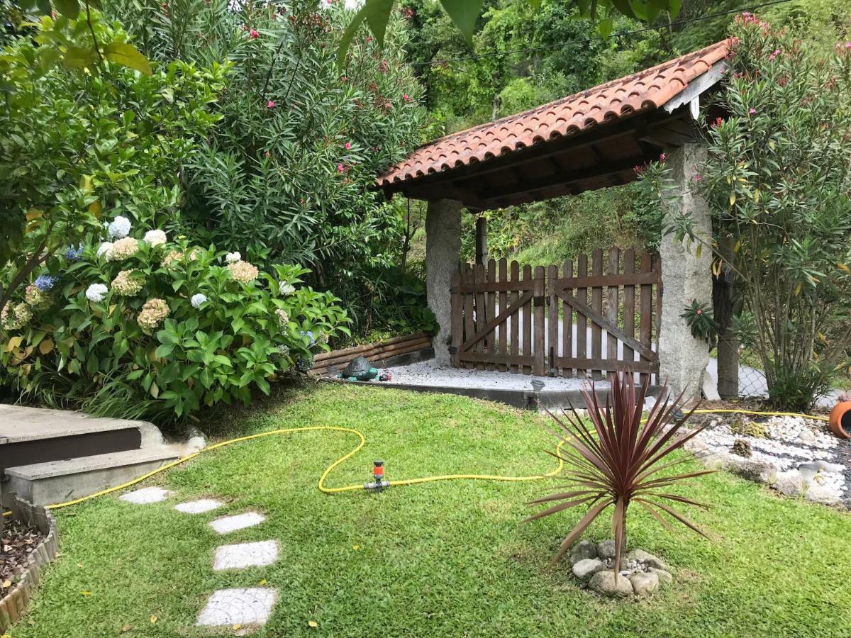 Casa de Casarelhos - T3 - Lareira com recuperador de calor para aquecimento - Vistas rio - Gerês Exterior foto