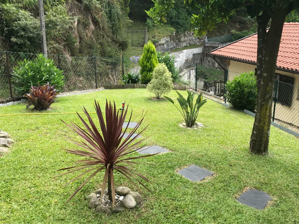 Casa de Casarelhos - T3 - Lareira com recuperador de calor para aquecimento - Vistas rio - Gerês Exterior foto