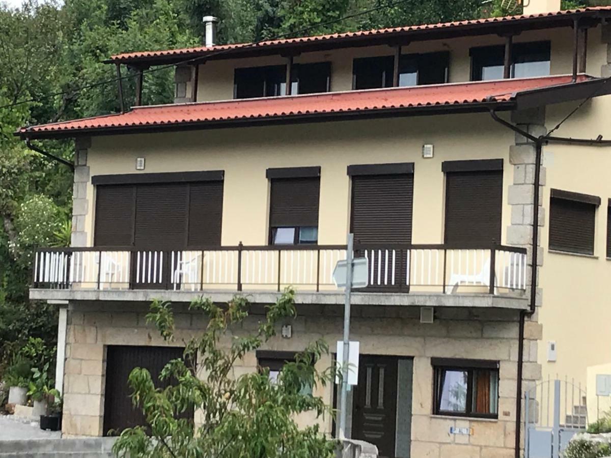 Casa de Casarelhos - T3 - Lareira com recuperador de calor para aquecimento - Vistas rio - Gerês Exterior foto